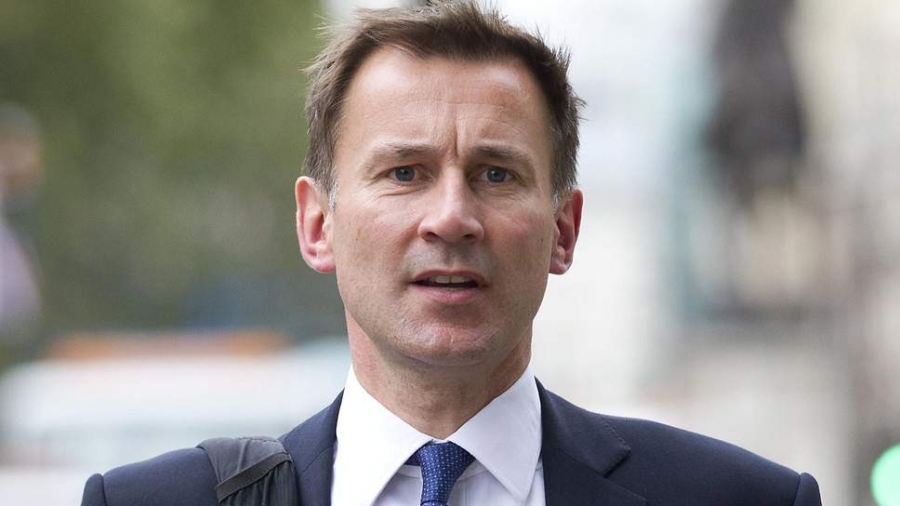 Βρετανία: Ο Hunt παίρνει πίσω τα αποτυχημένα μέτρα της Truss - Σενάρια για την ανατροπή της