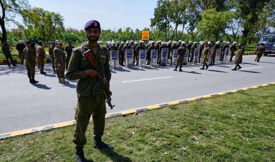 Πρωτοφανή μέτρα ασφαλείας στο Πακιστάν για τη Σύνοδο ΗΠΑ και Ιράν – Επί ποδός πάνω από 10.000 αστυνομικοί και στρατιωτικοί