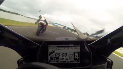 Τρομακτικό ατύχημα μοτοσικλετιστή με πουλί!