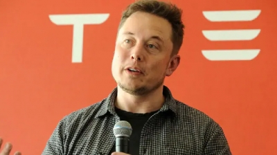 Ξανά με κορωνοϊό ο Elon Musk: Το νέο, περίεργο tweet με τον... Θησέα, οι αμφιβολίες για τη 2η δόση και οι φορτηγατζήδες