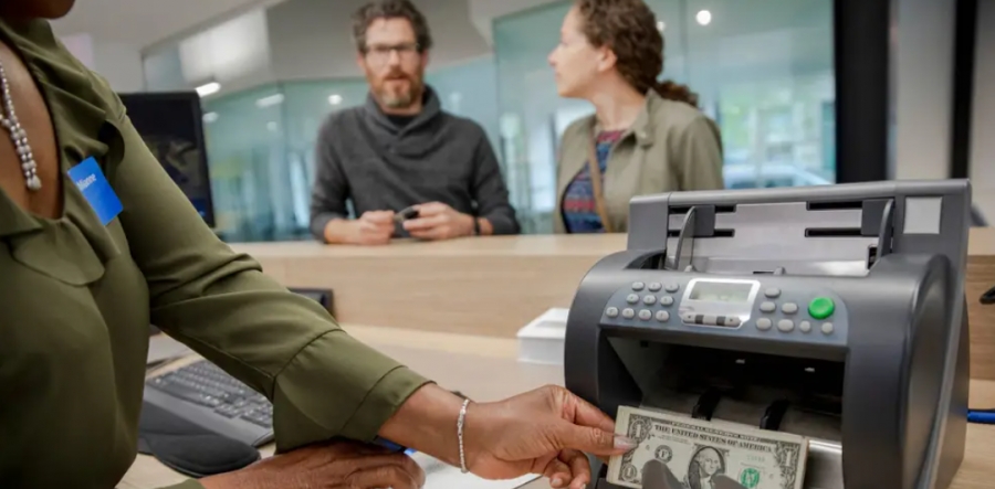 Παρανοϊκή πολιτική από τη Fed: Με την άνοδο των επιτοκίων προκαλεί πιστωτική ασφυξία σε νοικοκυριά και επιχειρήσεις