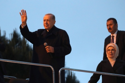 Ο χαιρετισμός του Erdogan στους οπαδούς του μετά την εκλογική νίκη