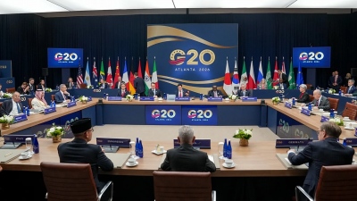 G20 - Μία φωτογραφία με τον... Sergey Lavrov προκάλεσε παγκόσμιο σάλο