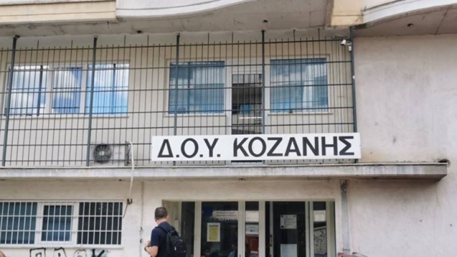 Σε εξαιρετικά κρίσιμη κατάσταση ο 56χρονος τραυματίας από την επίθεση στη ΔΟΥ Κοζάνης
