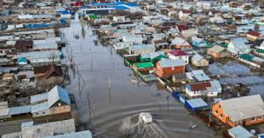 Συνεχίζονται οι εκκενώσεις στα ρωσικά Ουράλια: Καταιγίδες και λιώσιμο πάγων ανέβασαν επικίνδυνα τη στάθμη ποταμών
