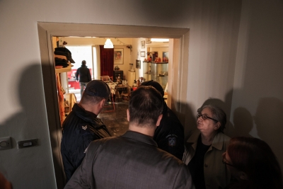 Έξωση στη χαμηλοσυνταξιούχο Ιωάννα Κολοβού  - Έσπασε την πόρτα η αστυνομία - Σφοδρές αντιδράσεις