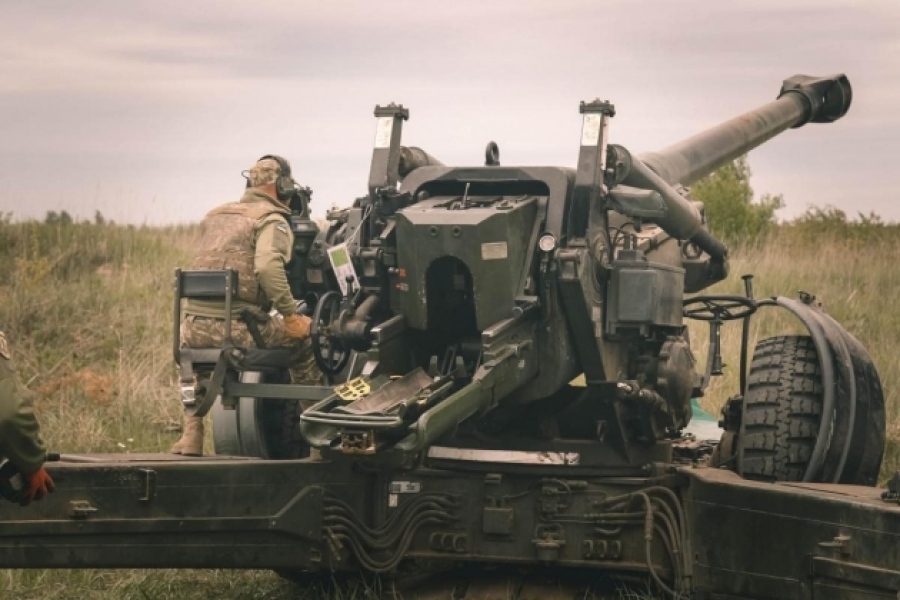 Σκόνη και θρύψαλα: Ο ρωσικός στρατός κατέστρεψε βρετανικό οβιδοβόλο FH-70 με το πρώτο του χτύπημα