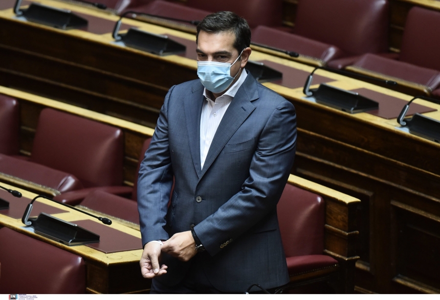 Ο Τσίπρας, η μάσκα και ο… έντρομος βουλευτής του ΚΙΝΑΛ στη Βουλή
