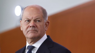 Scholz: Χρειαζόμαστε ισχυρή αμυντική βιομηχανία για να μην απειληθεί ποτέ η Γερμανία