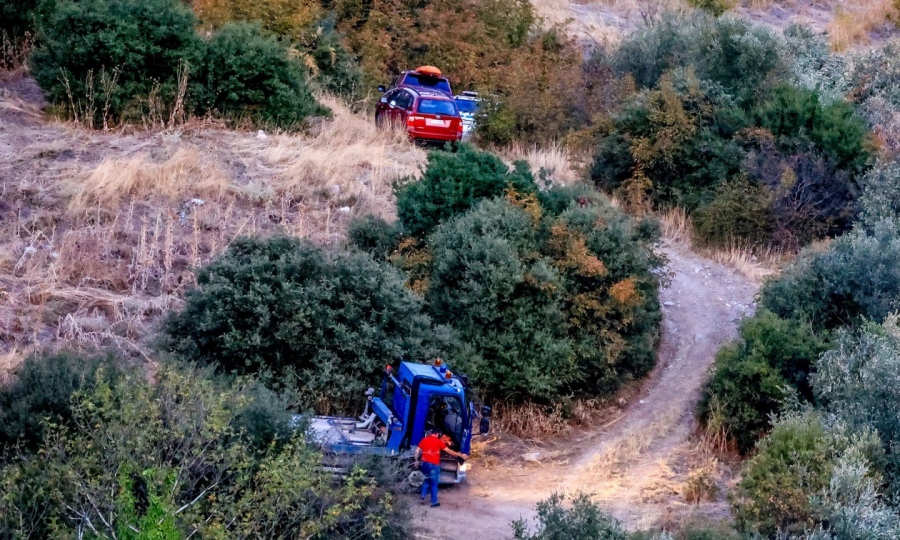 Πάρνηθα: Αυτοκίνητο έπεσε σε γκρεμό - Επιχείρηση απεγκλωβισμού για τον οδηγό