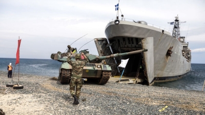 Αποδυναμώνονται τα ελληνικά νησιά με γερμανική υπόδειξη (;) - Παραδοχή Μητσοτάκη: Στον Έβρο τα τεθωρακισμένα - Επίθεση ΣΥΡΙΖΑ