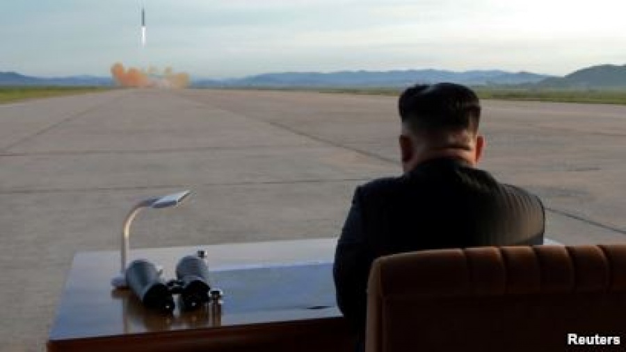 Β. Κορέα: Ο Kim επέβλεψε την εκτόξευση κατευθυνόμενου πυραύλου μικρού βεληνεκούς