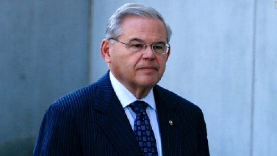 Menendez: Ερευνάται για διευκολύνσεις σε γιατρό με αντάλλαγμα πολυτελείς διακοπές στη Δομηνικανή Δημοκρατία