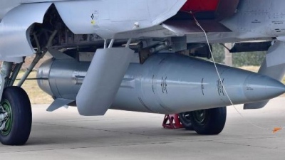 Ένα πύρινο σύννεφο μανιταριού υψώθηκε πάνω από το Κίεβο με ρωσικούς Kinzhal και Kalibr