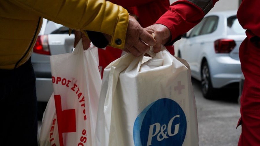 P&G - Ελληνικός Ερυθρός Σταυρός: στο πλευρό δύο χιλιάδων αστέγων