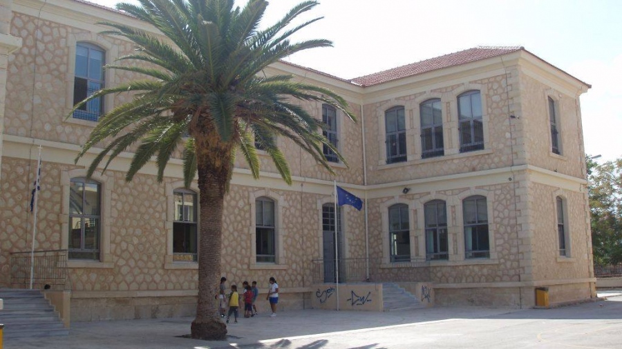 Σύλληψη εκπαιδευτικού στην Κίσσαμο – Κατηγορείται για σωματική βία και απειλές σε βάρος παιδιών