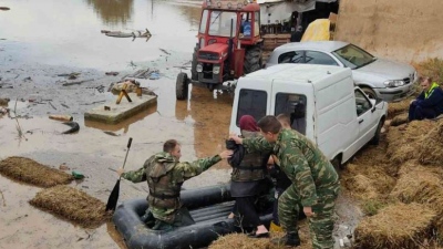 Συνεχίζουν να συνδράμουν στις πληγείσες περιοχές της Θεσσαλία οι Ένοπλες Δυνάμεις –Σε ετοιμότητα για τη νέα κακοκαιρία