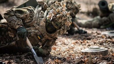 Απίστευτο - Ένας Ρώσος στρατιώτης Akhmat έκοψε ο ίδιος το πόδι του αφού ανατινάχθηκε σε νάρκη και επέζησε…