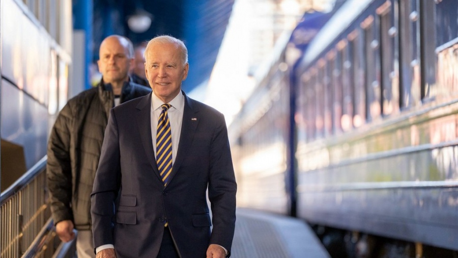 Η αποκάλυψη για το «τρένο φάντασμα» που συνόδευσε την επίσκεψη Biden στην Ουκρανία - Η double πρακτική... «επιβίωσης»