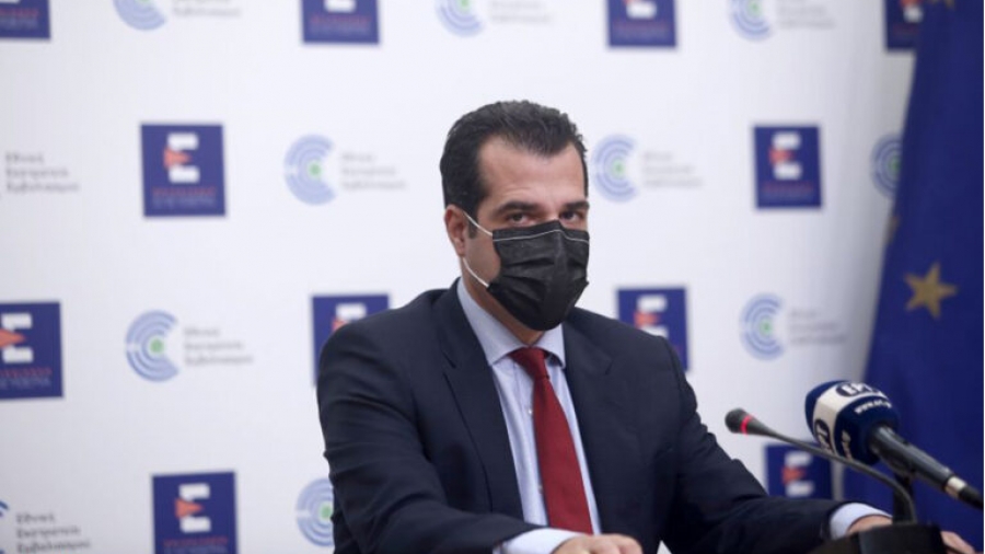 Σε δραματικό τόνο ο Πλεύρης: Προσπαθούμε να διατηρήσουμε τη συμφωνία ότι δεν θα ξανακλείσει η χώρα - Άρχισε η επιστράτευση ιδιωτών γιατρών