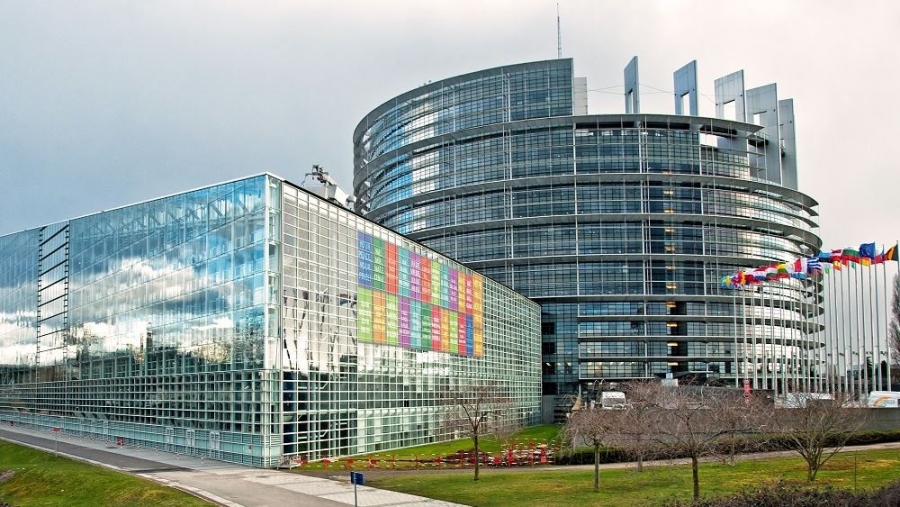 Ευρωκοινοβούλιο: Την άμεση παρέμβαση της Κομισιόν κατά της Πολωνίας ζητεί η ομάδα Renew Europe