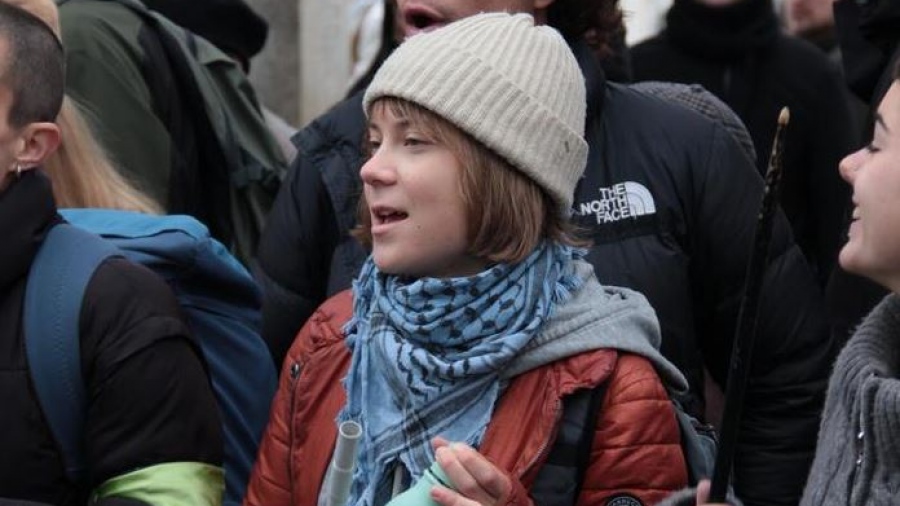 «Η Greta ξαναχτύπησε» - Έριξε μπογιές με άλλους ακτιβιστές στο Μεγάλο Κανάλι της Βενετίας