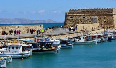 Ηράκλειο: Έκλεισε ο βόρειος λιμενοβραχίονας - Κυκλοφορούσαν ταυτόχρονα μέχρι και 2.000 άτομα