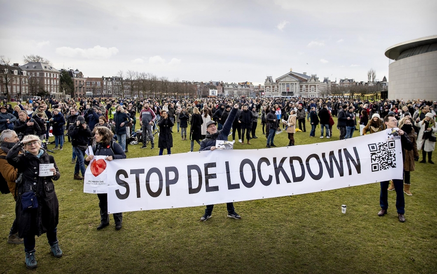 Ολλανδία: Κόντρα κυβέρνησης - δικαιοσύνης για τη νυχτερινή απαγόρευση λόγω κορωνοϊού