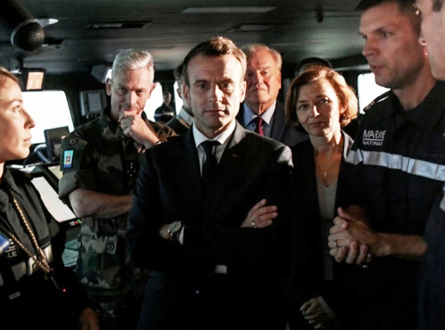 Macron: Στέλνει το αεροπλανοφόρο Σαρλ ντε Γκολ για την στήριξη των γαλλικών στρατιωτικών επιχειρήσεων στην Μέση Ανατολή