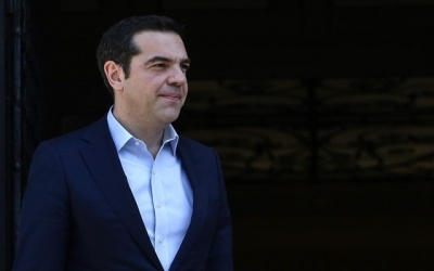 Με ξόρκια για κατεδαφίσεις ο αμήχανος πρωθυπουργός προσπαθεί να διασώσει το προφίλ του