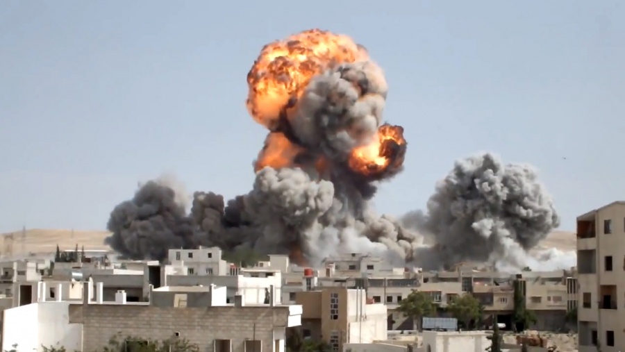 Έκρηξη με δεκάδες θύματα σε αποθήκη όπλων στην επαρχία Ιντλίμπ της Συρίας