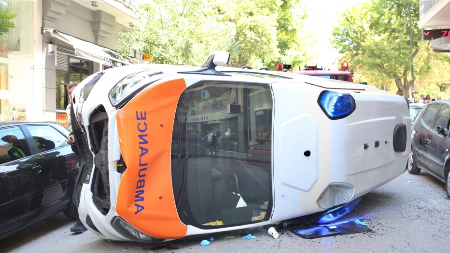 Τραγωδία: Πέθανε ο ασθενής από το ασθενοφόρο που ανατράπηκε στο Γουδί