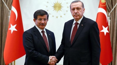 Δριμεία κριτική από τον Davutoglu σε Erdogan και ΑΚΡ