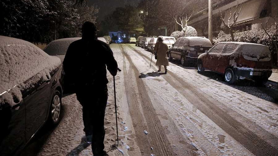 Κακοκαιρία Αυγή: Διακοπή κυκλοφορίας στη λεωφόρο Διονύσου λόγω χιονόπτωσης