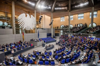 Bundestag: «Πράσινο φως» στην παράδοση βαρέων όπλων στην Ουκρανία