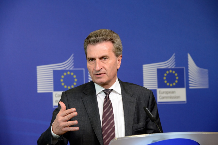 Oettinger (ΕΕ): Οι Ιταλοί θα πάρουν μάθημα από τις αγορές για να ψηφίσουν λαϊκιστικά κόμματα