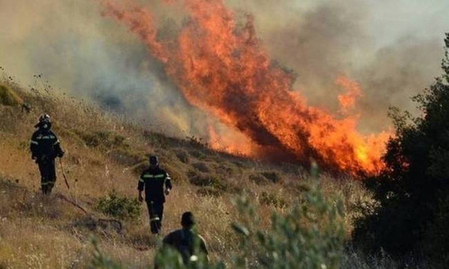 Φωτιά στο Κορωπί - Άμεση η παρέμβαση της Πυροσβεστικής
