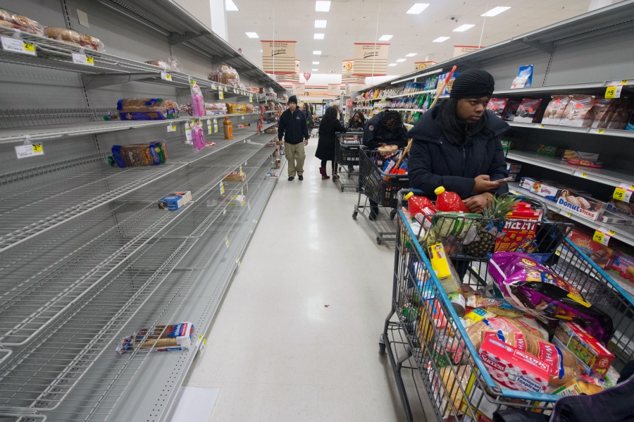 Βρετανία: Άδειασαν τα σούπερ μάρκετ από τρόφιμα – Φαινόμενα «κατανάλωσης πανικού»