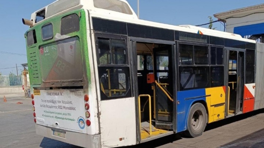 Φωτιά σε λεωφορείο του ΟΑΣΘ στη Θεσσαλονίκη – Πανικός στους επιβάτες