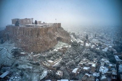 Κακοκαιρία «Ελπίς»: Μαγικές εικόνες με τα χιόνια στο κέντρο της Αθήνας (Φωτογραφίες)