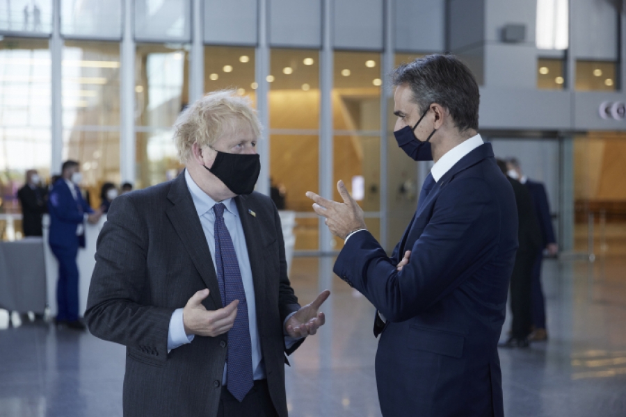 Στο Λονδίνο ο Μητσοτάκης – Αύριο 16/11 η συνάντηση με Johnson – Στην ατζέντα οικονομία, επενδύσεις και γλυπτά Παρθενώνα