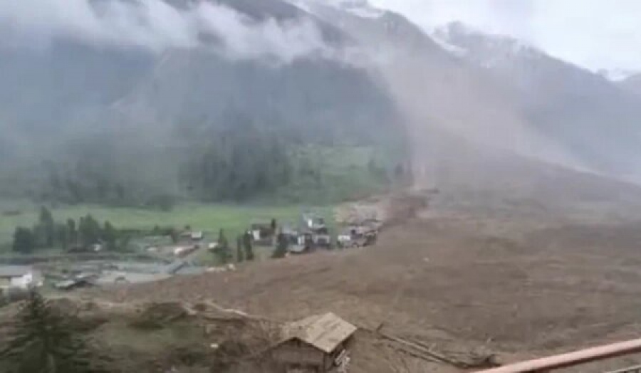 Τρόμος στις Άλπεις: Τεράστιος παγετώνας αποκολλήθηκε και κατέστρεψε το 90% χωριού της Ελβετίας