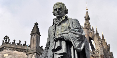 Adam Smith: Τι θα έλεγε ο «πατέρας της οικονομίας» για την αποπαγκοσμιοποίηση και την Τεχνητή Νοημοσύνη;