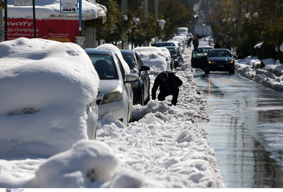 Παγκράτι: Νεφροπαθής πάει για αιμοκάθαρση με την Πυροσβεστική εξαιτίας των χιονισμένων δρόμων
