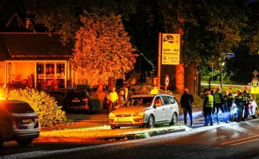 Παίρνουν το νόμο στα χέρια τους οι Ολλανδοί - Σταματούν αυτοκίνητα στα γερμανικά σύνορα διαμαρτυρόμενοι για την παράνομη μετανάστευση