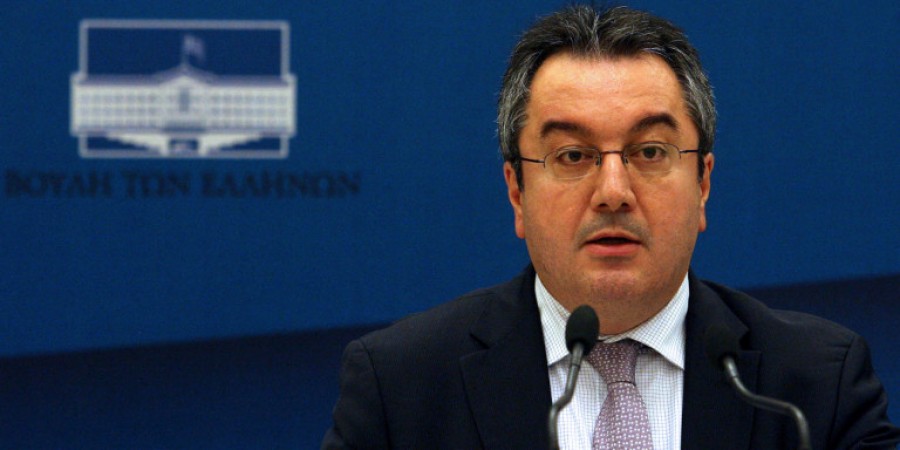 Μόσιαλος (LSE): Ατυχέστατες οι δικαιολογίες για τον εμβολιασμό κυβερνητικών αξιωματούχων