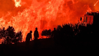 Δεύτερη νύχτα αγωνίας στα Βίλια - Oριοθετήθηκε η φωτιά στη Λαυρεωτική - 50 πυρκαγιές σε 24 ώρες
