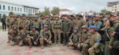 Αιφνίδια επίσκεψη Zelensky στο Izyum που ανακατέλαβαν οι Ουκρανοί