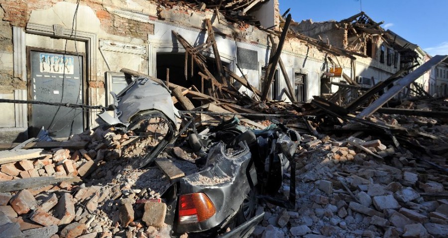 Πέντε νεκροί από τον σεισμό στην Κροατία - Γκρεμίστηκε η μισή πόλη της Πέτρινια