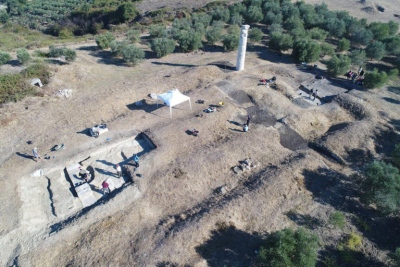 Ανακαλύφθηκε επιβλητικός ελληνικός ναός 2.400 ετών στην Αλβανία: τα σπάνια νομίσματα και τα μάρμαρα από την Πάρο που εντυπωσιάζουν